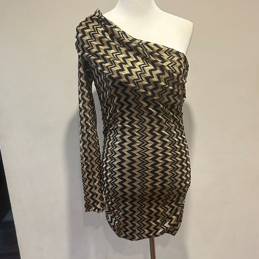 Arden B Gold and Black One-Shoulder Dress